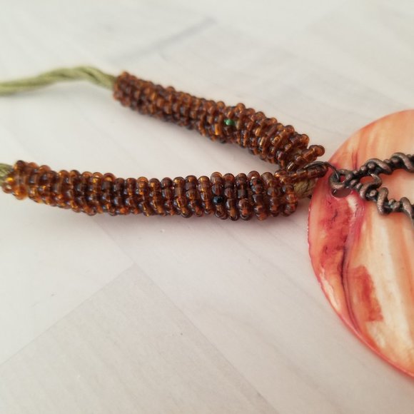 An Indi style necklace with Mother of Pearl Button - Picture 4 of 6